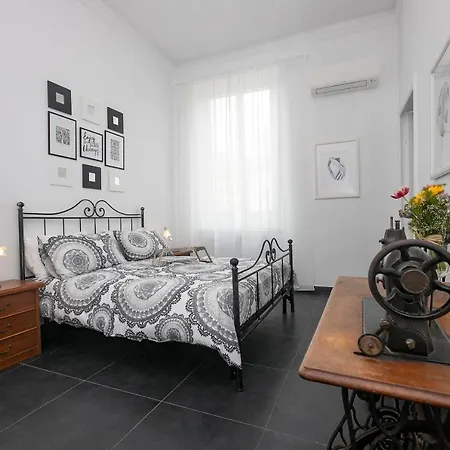 Real Italian Estate - Luxury Black&white Apartman *