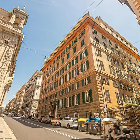 Real Italian Estate - Luxury Black&white 제노바