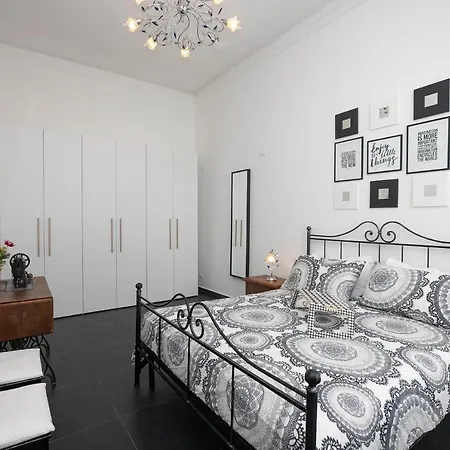 Real Italian Estate - Luxury Black&white *