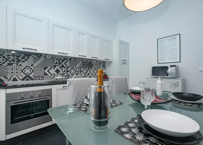 Real Italian Estate - Luxury Black&white 아파트 *