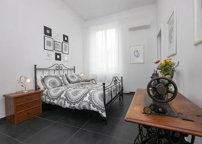 Real Italian Estate - Luxury Black&white Apartamento *
