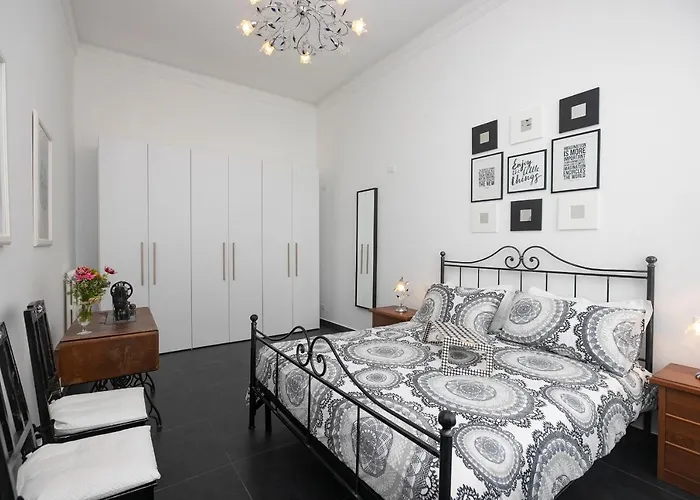 Real Italian Estate - Luxury Black&white *