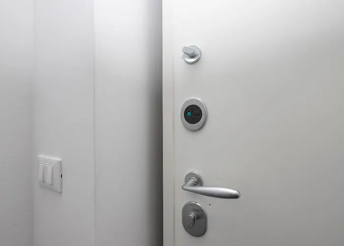 Real Italian Estate - Luxury Black&white * 제노바