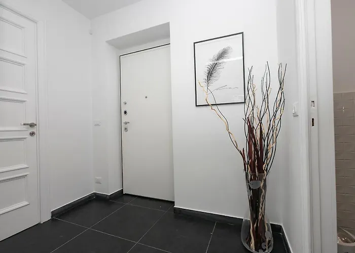 Real Italian Estate - Luxury Black&white