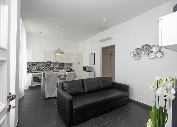 Real Italian Estate - Luxury Black&white *