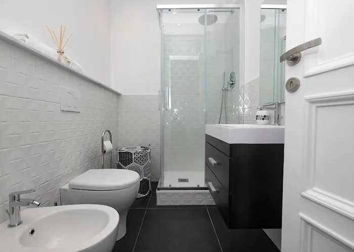 아파트 Real Italian Estate - Luxury Black&white *